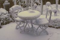 Vom warmen Wohnzimmer aus gucken wir sehnsüchtig auf unser Sommerplätzchen
